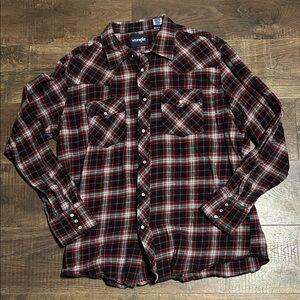 Wrangler Men's Black and Red Plaid Button Down Shirt